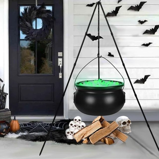 13 Spooky & Creative Halloween Outdoor Decor Ideas to Wow Your Neighbors